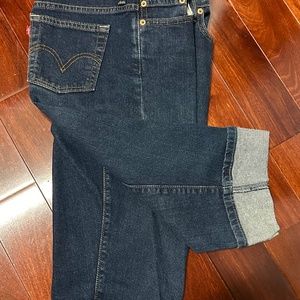 Levi’s Women’s 515 Capri Denim Sz 8 NWOT.